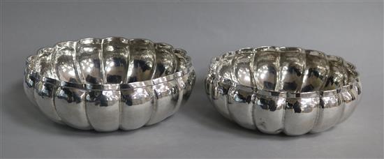 Two continental 900 standard silver cusped circular bowls, 14.5oz.